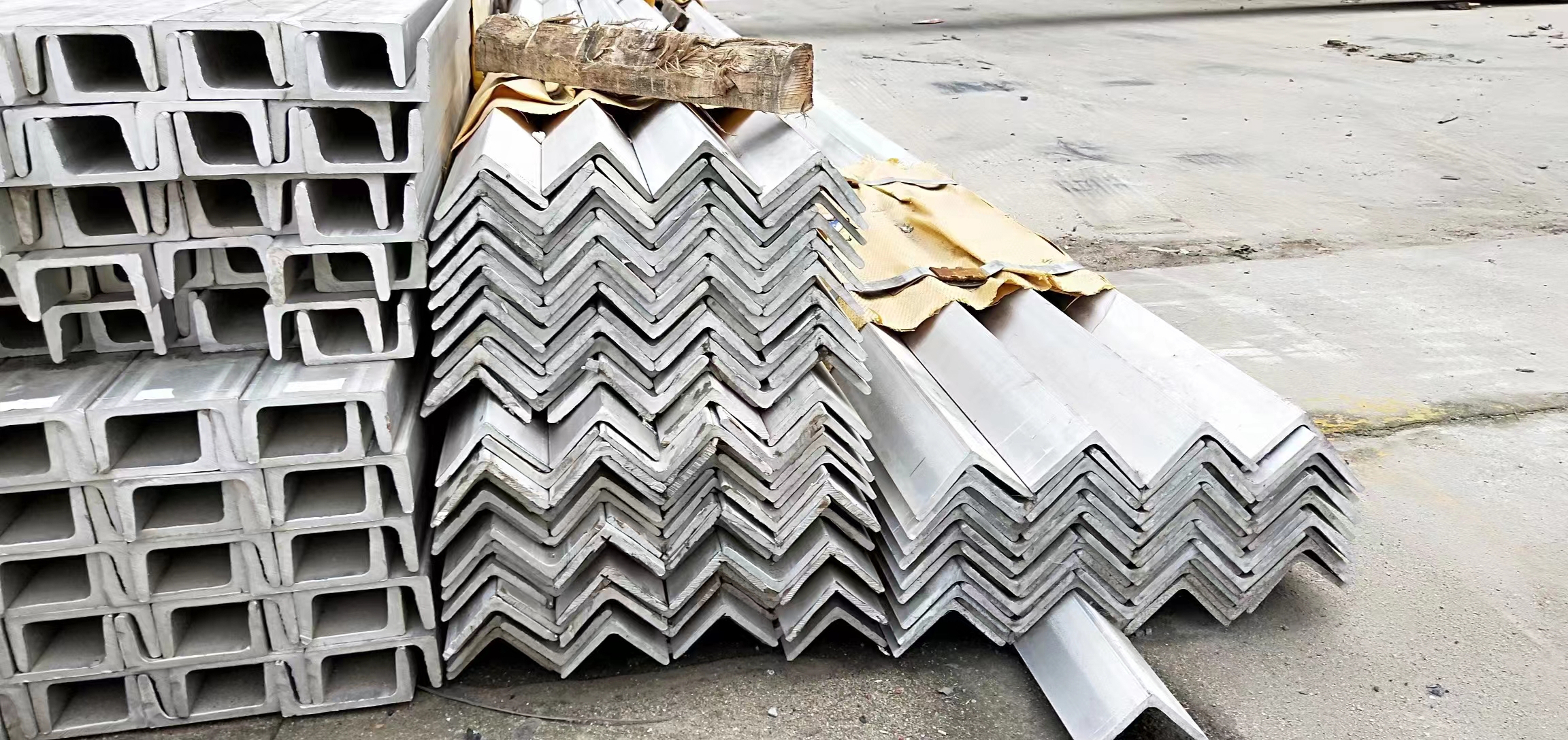 3 Stainless Steel angle bar.jpg